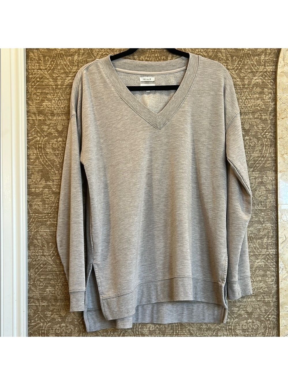 Thread & Supply V-Neck beige Heather Sweatshirt- size Small